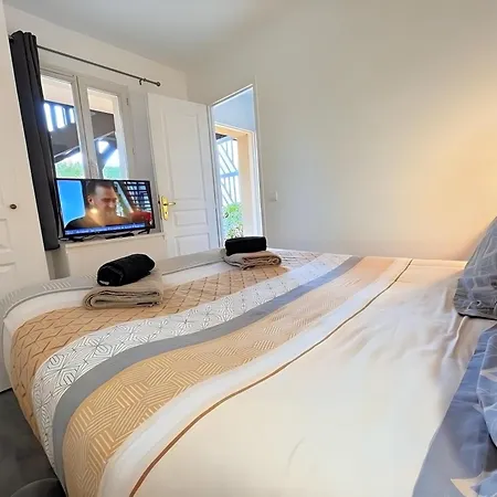 En Rez-de-chaussee, Avec Vue Sur Le Golf - Piscine Chauffee Accessible De Mai A Septembre