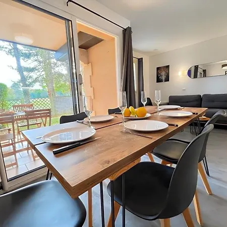 En Rez-de-chaussee, Avec Vue Sur Le Golf - Piscine Chauffee Accessible De Mai A Septembre