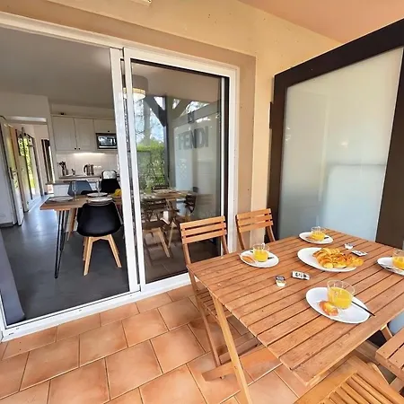 En Rez-de-chaussee, Avec Vue Sur Le Golf - Piscine Chauffee Accessible De Mai A Septembre דירה