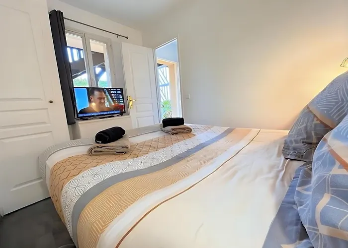 En Rez-de-chaussee, Avec Vue Sur Le Golf - Piscine Chauffee Accessible De Mai A Septembre