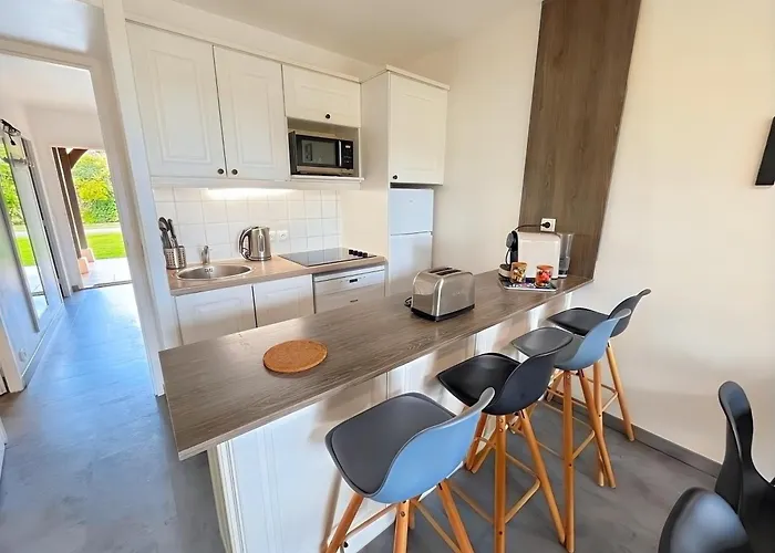 En Rez-de-chaussee, Avec Vue Sur Le Golf - Piscine Chauffee Accessible De Mai A Septembre 아파트 도빌