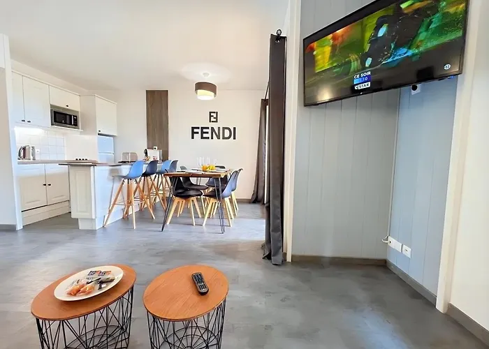 En Rez-de-chaussee, Avec Vue Sur Le Golf - Piscine Chauffee Accessible De Mai A Septembre *