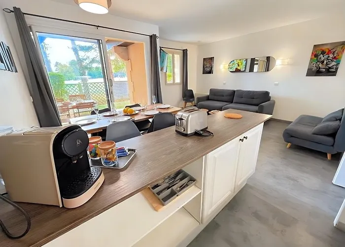 En Rez-de-chaussee, Avec Vue Sur Le Golf - Piscine Chauffee Accessible De Mai A Septembre