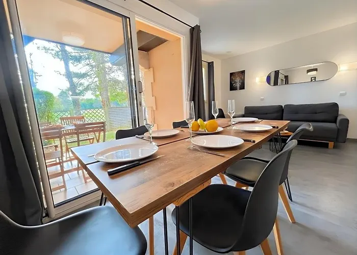 En Rez-de-chaussee, Avec Vue Sur Le Golf - Piscine Chauffee Accessible De Mai A Septembre