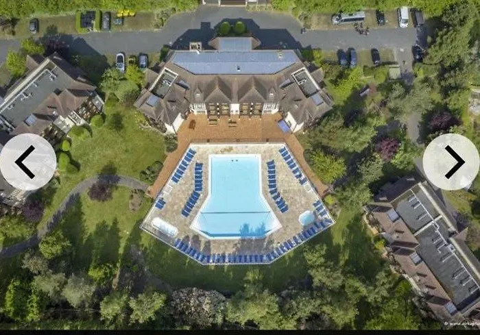 En Rez-de-chaussee, Avec Vue Sur Le Golf - Piscine Chauffee Accessible De Mai A Septembre *